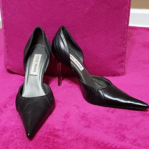 Black pointy toe Steel Madden pumps